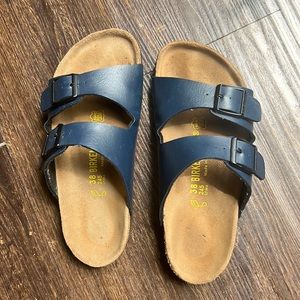 Navy blue leather Birkenstock. Size 7 womens 6 men’s. Regular fit